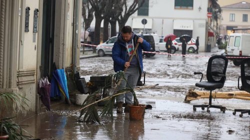 Schleusen verhindern Überflutung in Florenz 