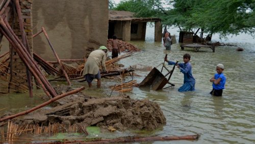 »Heftigste Regenfälle in der Geschichte des Landes«: Pakistan ruft wegen anhaltender Fluten Notstand aus