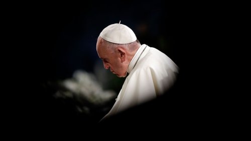   
  Das steht im Testament des Papstes 