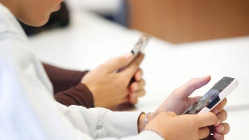 Saarland plant Verbot von Handys und Smartwatches an Grundschulen 