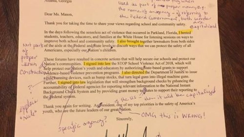 Lehrerin korrigiert Brief von Trump 