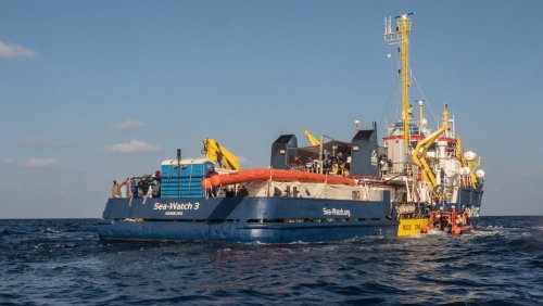 Flüchtlinge auf Sizilien: Deutsches Rettungsschiff mit 440 Migranten darf anlegen