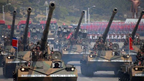   
  Russland fährt Kims Riesengeschütz auf 
