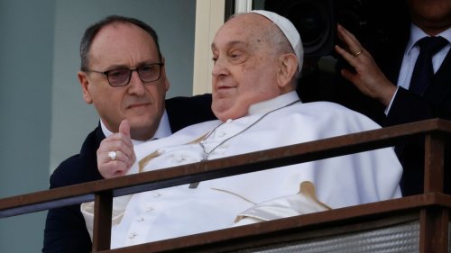 Papst entging laut Ärzten nur knapp dem Tod 