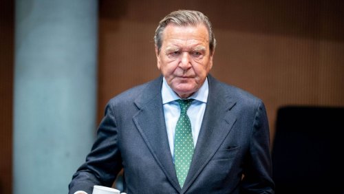 Kriegsgefahr in Osteuropa: Altkanzler Schröder wirft Ukraine »Säbelrasseln« vor