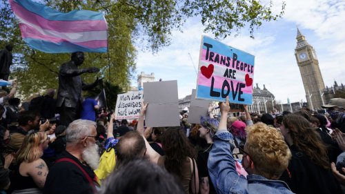 Tausende protestieren für Transrechte 