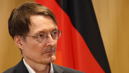 Hassnachrichten im Netz: Mann soll Karl Lauterbach bedroht haben – Hausdurchsuchung in Bremen