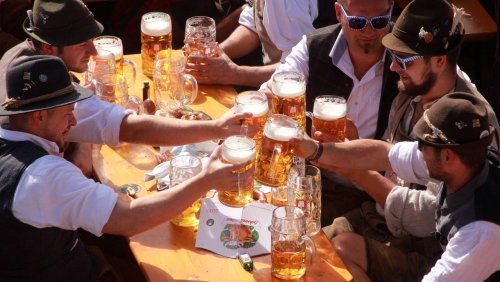 Umfrage: Mehrheit der Deutschen spricht sich für Verbot von Alkoholwerbung aus