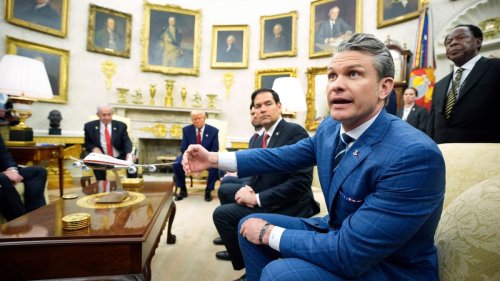Erster republikanischer Abgeordneter fordert Konsequenzen für Hegseth 