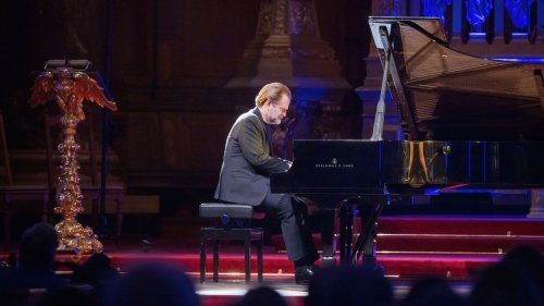   
  Wie ein Pianist um die Kontrolle über sein gehacktes Facebook-Konto kämpft 
