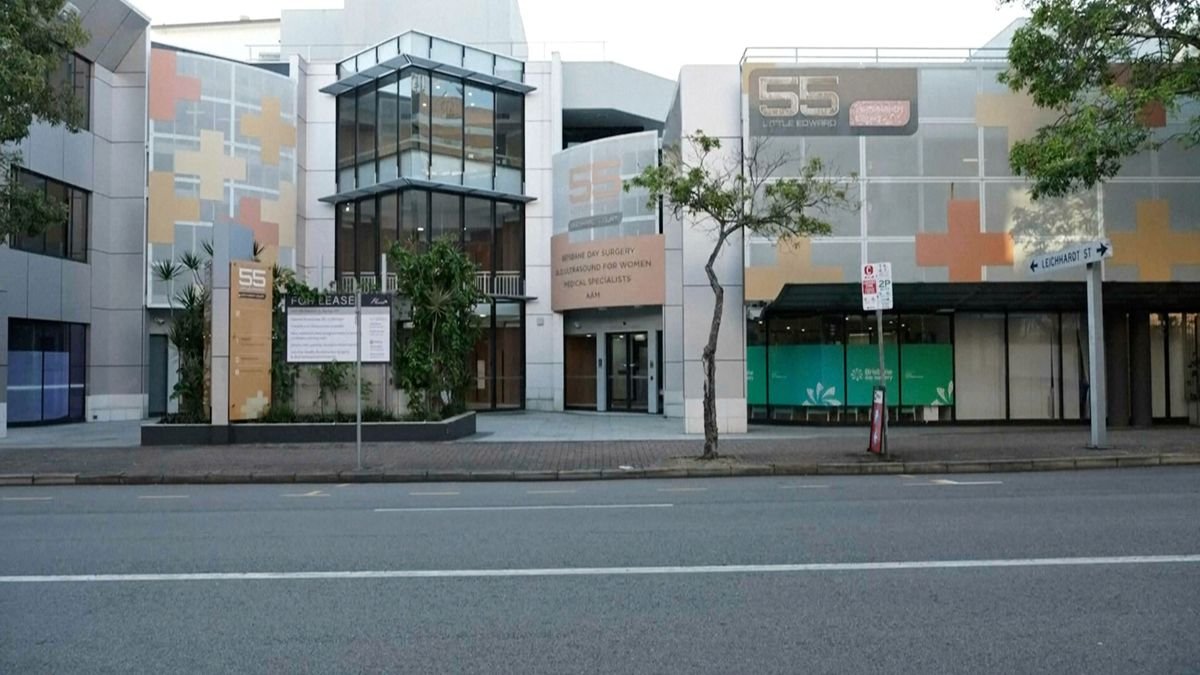 Frau trägt unwissentlich Embryo einer anderen aus