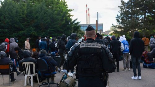 Französische Polizei räumt besetztes Haus mit 450 Geflüchteten 