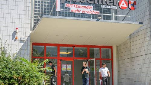 Zahl der Arbeitslosen geht im April nur leicht zurück 