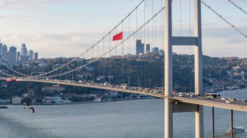Seismologe in Istanbul warnt vor Tsunamis mit meterhohen Wellen 
