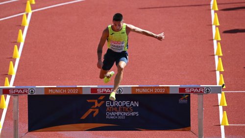 3000-Meter-Hindernis bei der Leichtathletik-EM: Carabaña hilft gestürztem Konkurrenten – und schenkt sein eigenes Rennen ab