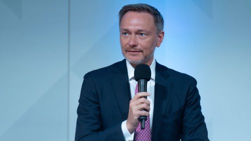 Nach Einigung im Verbrenner-Streit: Lindner will Steuersenkung für E-Fuel-Fahrzeuge