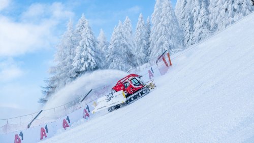 Unfall im Zillertal: Snowboarderin stirbt nach Zusammenprall mit Pistenraupe