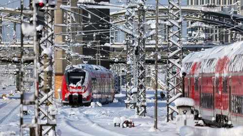 Schneechaos in Bayern: Es fahren wieder Züge ab München – zumindest ein paar