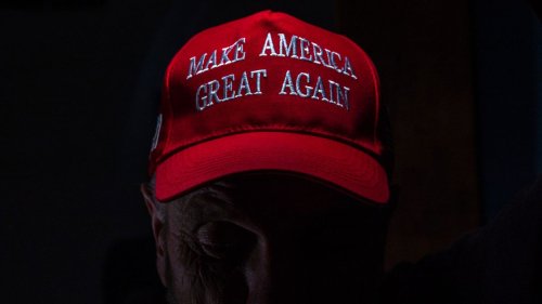 Punksänger spottet über »MAGA«-Kappe – dann wird der X-Account der Band gesperrt 