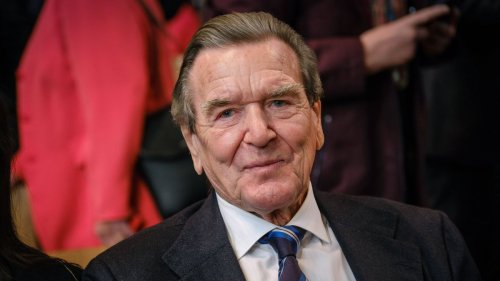 Altkanzler Schröder gibt im Bürostreit auf 