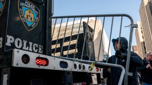 Ex-US-Präsident: Barrikaden vor Gerichtsgebäude – New York wappnet sich für mögliche Verhaftung Trumps