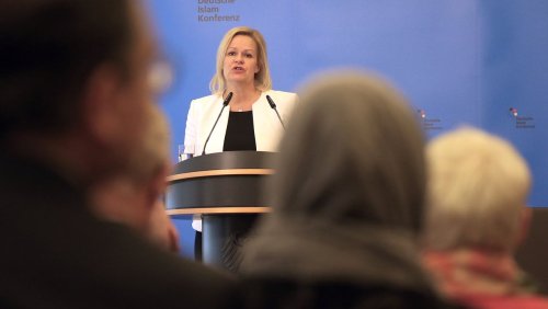 Deutsche Islamkonferenz: Faeser will Entsendung von Imamen nach Deutschland langfristig beenden