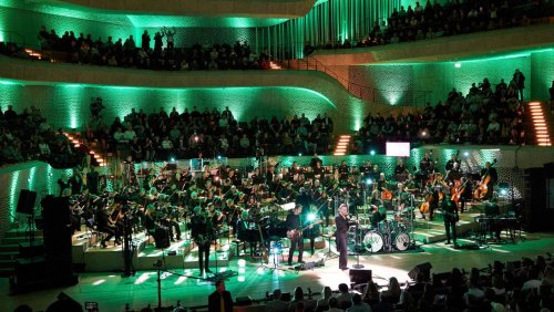 Robbie Williams in der Elbphilharmonie: Jammen auf höchstem Niveau