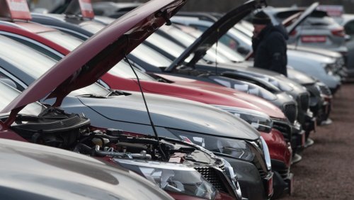 Online-Verkäufe auf dem Vormarsch: Zahl der Autohändler in Deutschland wird sich bis 2030 etwa halbieren