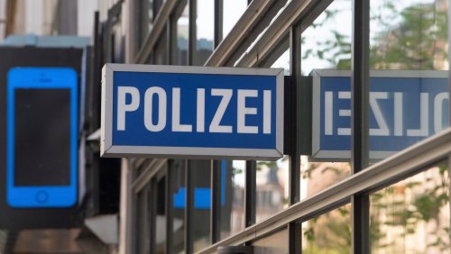 Rechte Chats in Hessen: Neue Ermittlungen gegen Frankfurter Polizisten
