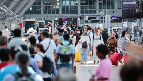 Tipps von Polizei und Airport Hamburg: Reisende sollen Chaos an Flughäfen entgegenwirken