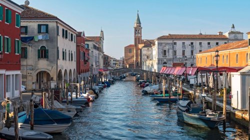 Unglück in Italien: Bus stürzt von Brücke in Venedig – offenbar mehrere Tote