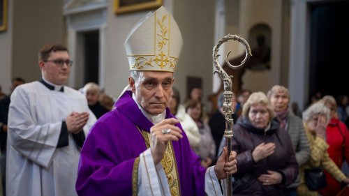 Deutscher Erzbischof Gänswein will gegen Papst Tennis spielen 