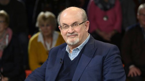 Erstes Interview nach Messerattacke: Salman Rushdie fällt das Schreiben immer noch schwer