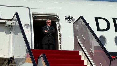 Steinmeiers ungewöhnliche Ankunft in Katar: Bundespräsident muss im Flugzeug warten