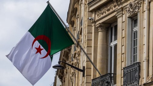 Paris weist zwölf Diplomaten aus und ruft Botschafter zurück 