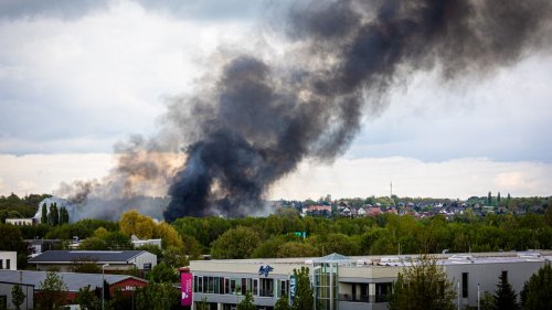 Großbrand in Industriegebiet bei Braunschweig 