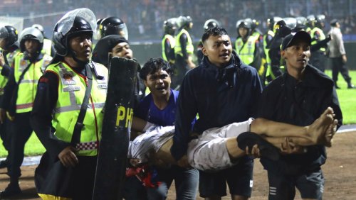 Stadion-Katastrophe in Indonesien: Die meisten Toten gab es an Tor 13. Es war verschlossen
