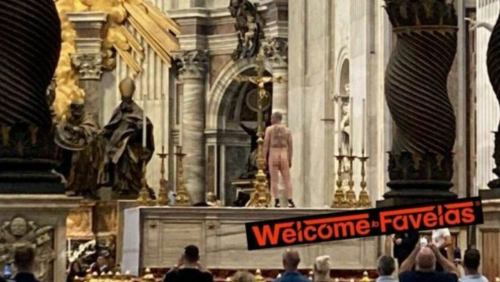 Entblößung auf Hauptaltar: Mann protestiert nackt im Petersdom
