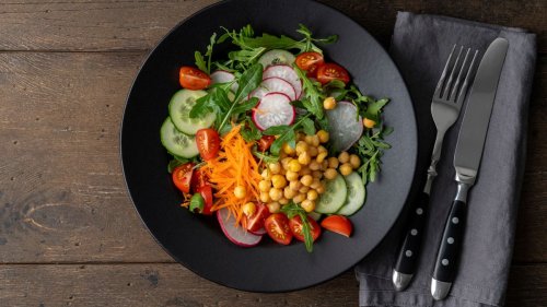 Sternekoch Max Strohe über den Beilagensalat: Der Endgegner – Dosenmais, schleimige Kidneybohnen, Blattsalat und »Hausdressing«