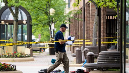 Attentat in Highland Park: Mutmaßlicher Schütze wegen siebenfachen Mordes angeklagt