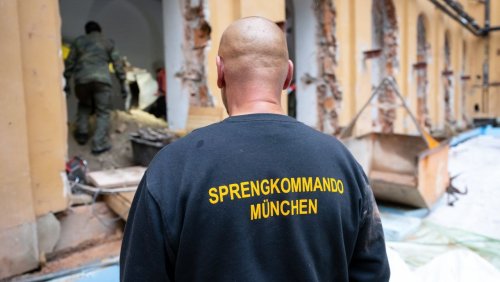 Bauarbeiten in München: Baggerfahrer findet alte Waffen und Munition im Landtag