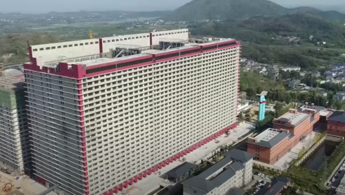 Wolkenkratzer für Schweine: 26-Etagen-Stall in China gebaut