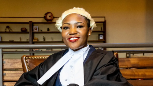 Koloniale Haarpracht: Warum afrikanische Anwälte heute noch weißblonde Perücken tragen