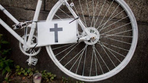 Lkw erfasst 16-jährige Radfahrerin 