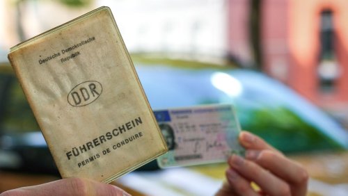Parkplatz bei Chemnitz: Auto mit »DDR« im Kennzeichen gestoppt – Fahrer zeigt abgelaufenen Reisepass