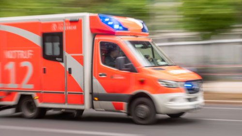 Unfall in Niedersachsen: Kind wird von Straßenwalze erfasst und stirbt