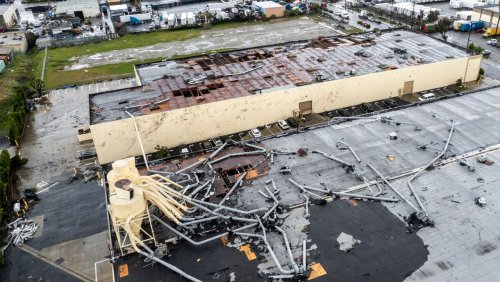 Verwüstete Gebäude: Seltener Tornado trifft Vorort von Los Angeles