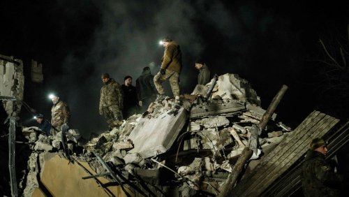 Russlands Angriffskrieg: Tote nach Attacke auf Wohnhaus, Polen spricht von »Misstrauen gegenüber Deutschland«