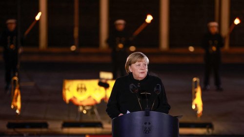 Merkel-Rede beim Großen Zapfenstreich: »Mit Fröhlichkeit im Herzen«