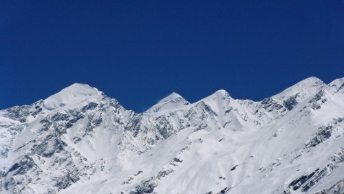 Unglück im Himalaja: Mindestens 19 Bergsteiger bei Lawinenabgang gestorben